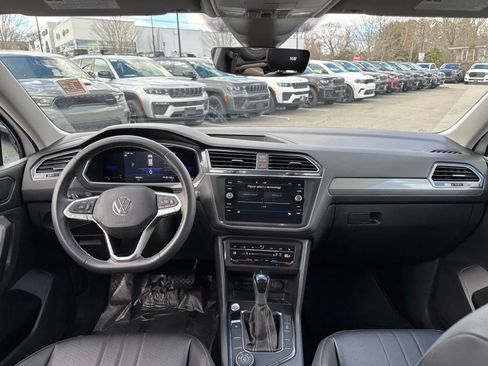 Used 2023 Volkswagen Tiguan SE AWD/4WD image 30