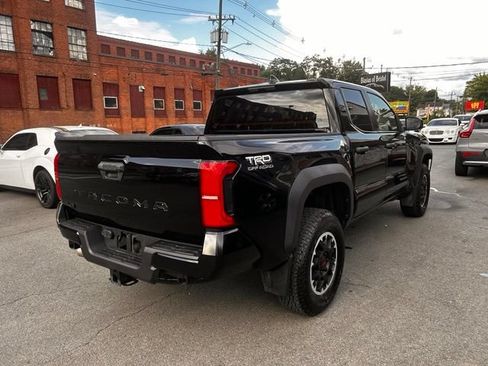 Used 2024 Toyota Tacoma TRD Off-Road AWD/4WD image 7