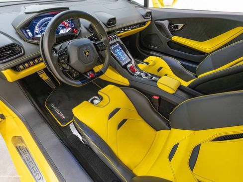 Used 2020 Lamborghini Huracan EVO RWD image 31