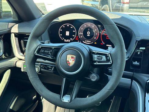 Used 2025 Porsche Panamera image 24