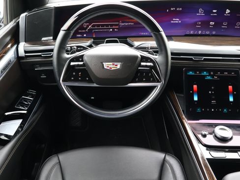 Certified 2025 Cadillac Escalade ESV Luxury image 14