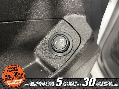 Certified 2023 GMC Terrain SLT w/ Infotainment Package II image 32