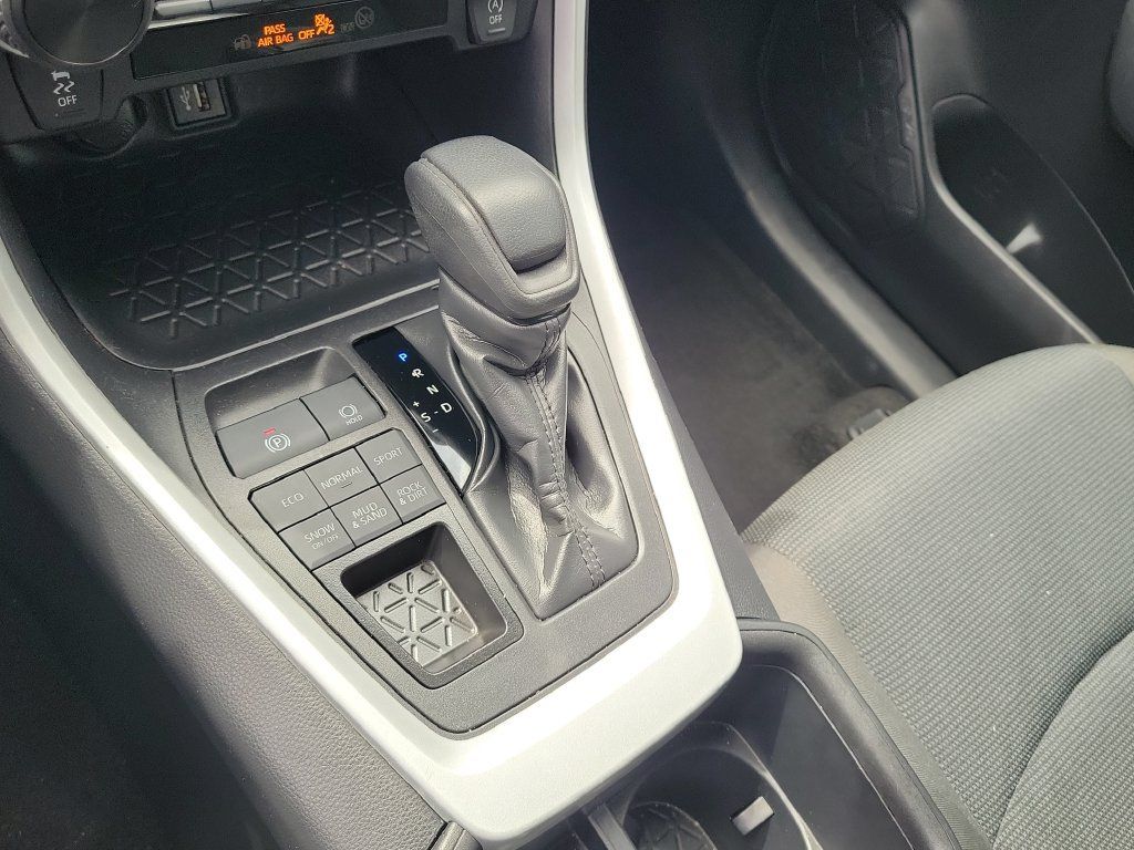Certified 2024 Toyota RAV4 LE AWD/4WD image 18