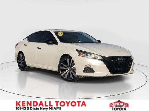 Used 2020 Nissan Altima 2.5 SR w/ Premium Package image 1