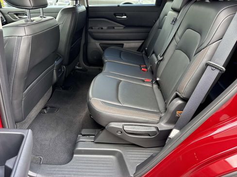 Used 2023 Nissan Pathfinder SL AWD/4WD image 28
