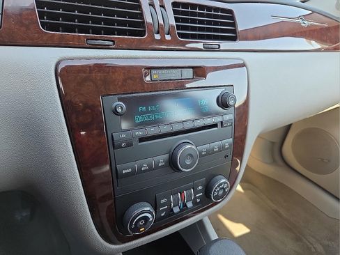 Used 2011 Chevrolet Impala LT w/ Luxury Edition Package image 16