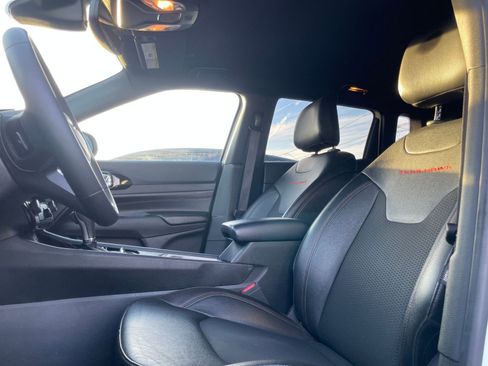 Used 2025 Jeep Compass Trailhawk image 25