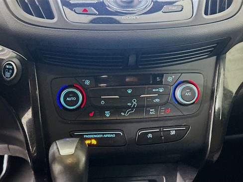 Used 2017 Ford Escape Titanium image 24