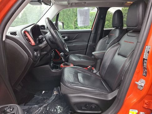 Used 2017 Jeep Renegade Trailhawk w/ Premium Trailhawk Package AWD/4WD image 14