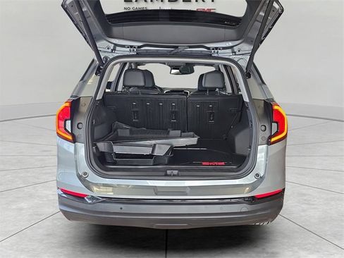 Used 2023 GMC Terrain SLT w/ Infotainment Package II image 28