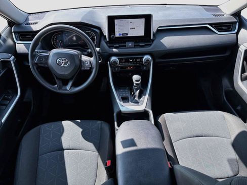 Used 2025 Toyota RAV4 XLE AWD/4WD image 29