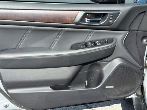 Used 2019 Subaru Outback 2.5i Limited AWD/4WD image 17
