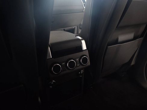 Used 2017 Land Rover Discovery HSE AWD/4WD image 46