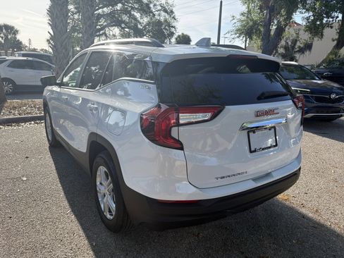 Used 2023 GMC Terrain SLE w/ Driver Convenience Package image 5