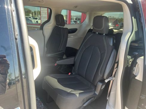 Used 2024 Chrysler Voyager LX FWD image 9