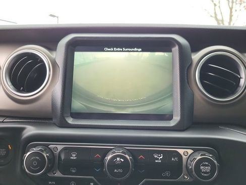 Used 2018 Jeep Wrangler Unlimited Rubicon image 16