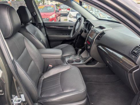 Used 2012 Kia Sorento EX w/ Premium Plus Pkg FWD image 16