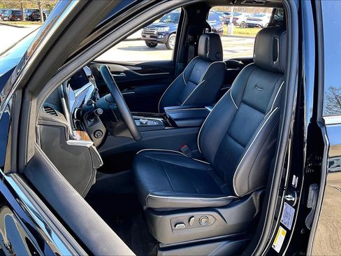 Used 2024 Cadillac Escalade Premium Luxury image 7
