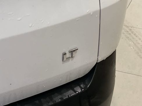 Used 2020 Chevrolet Traverse LT image 12