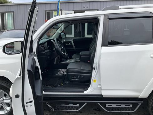Used 2019 Toyota 4Runner SR5 Premium AWD/4WD image 6