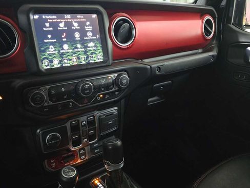 Used 2022 Jeep Gladiator Rubicon w/ LED Lighting Group AWD/4WD image 32