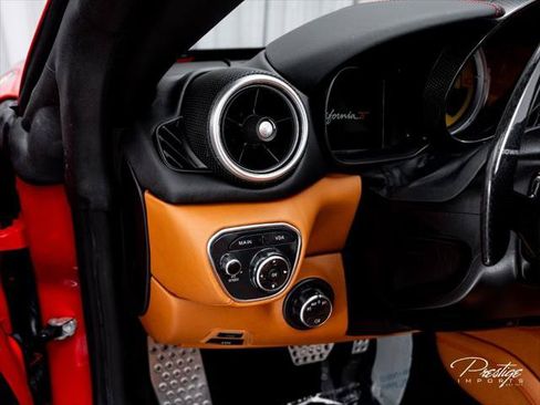 Used 2016 Ferrari California T RWD image 31