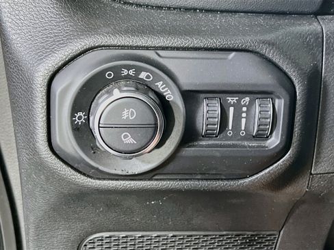 Used 2022 Jeep Gladiator Overland AWD/4WD image 10