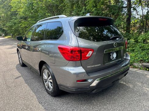 Used 2019 Nissan Pathfinder SV AWD/4WD image 5