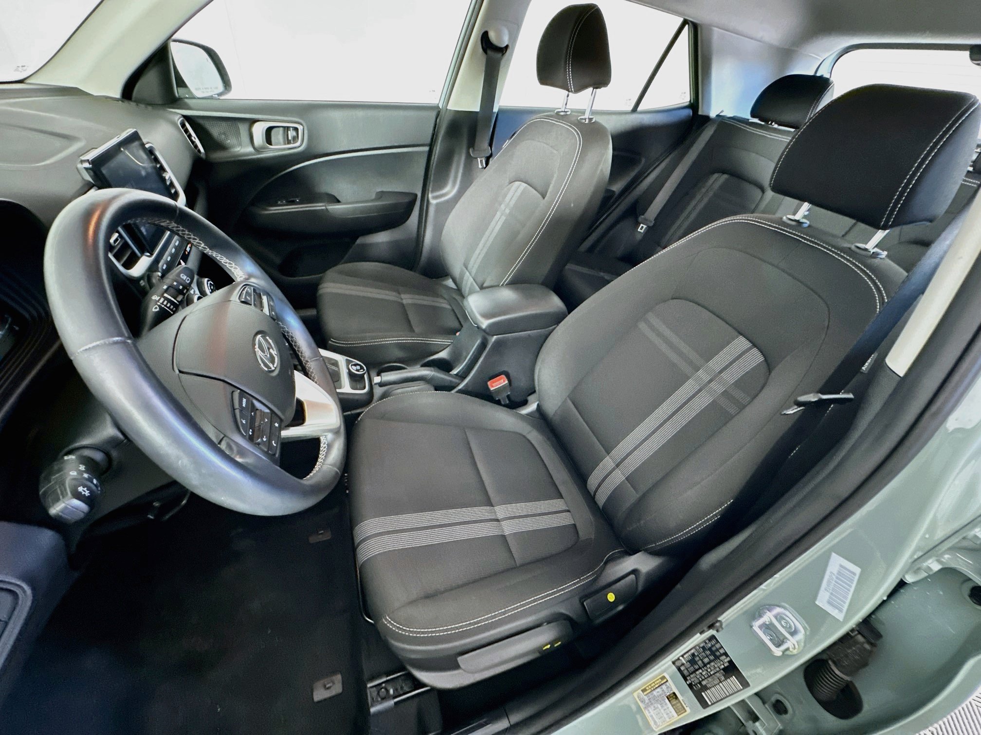 Used 2025 Hyundai Venue SEL FWD image 13