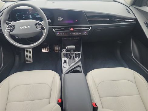 New 2025 Kia Niro EX Touring image 15