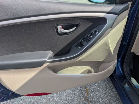 Used 2013 Hyundai Elantra GT FWD image 12