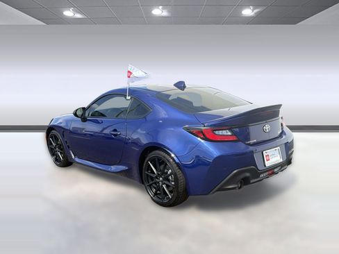 Used 2025 Toyota GR86 Premium RWD image 3