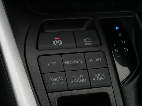 Certified 2024 Toyota RAV4 LE image 28