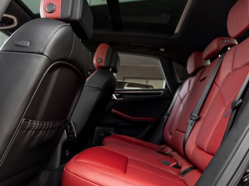 New 2026 Porsche Macan image 34