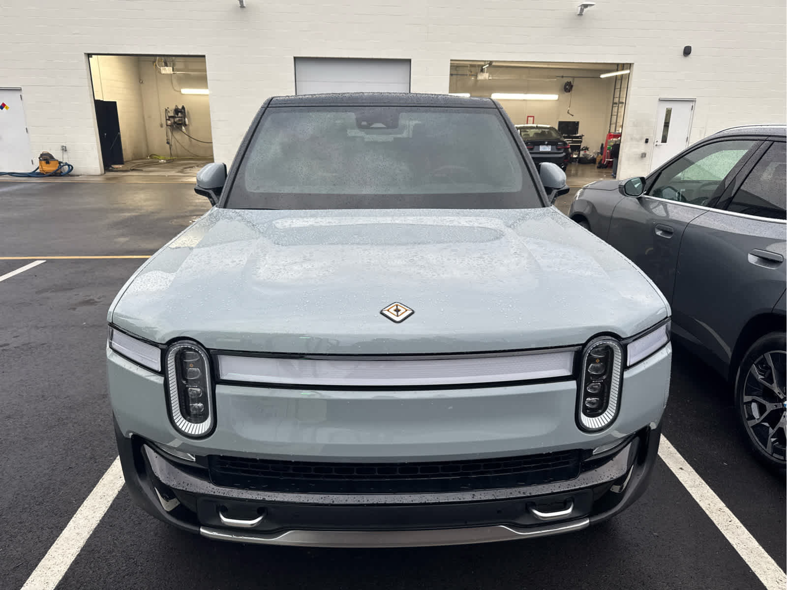 Used 2022 Rivian R1S Launch Edition Quad AWD/4WD image 2