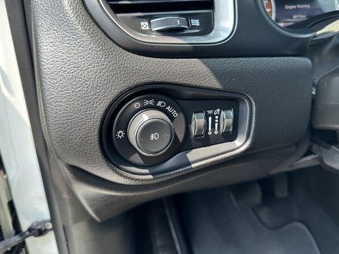 Used 2020 Jeep Renegade Limited w/ UConnect 8.4 Nav Group AWD/4WD image 48