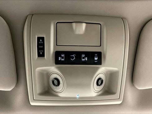 Used 2012 Chrysler Town & Country Limited w/ Luxury Group image 36