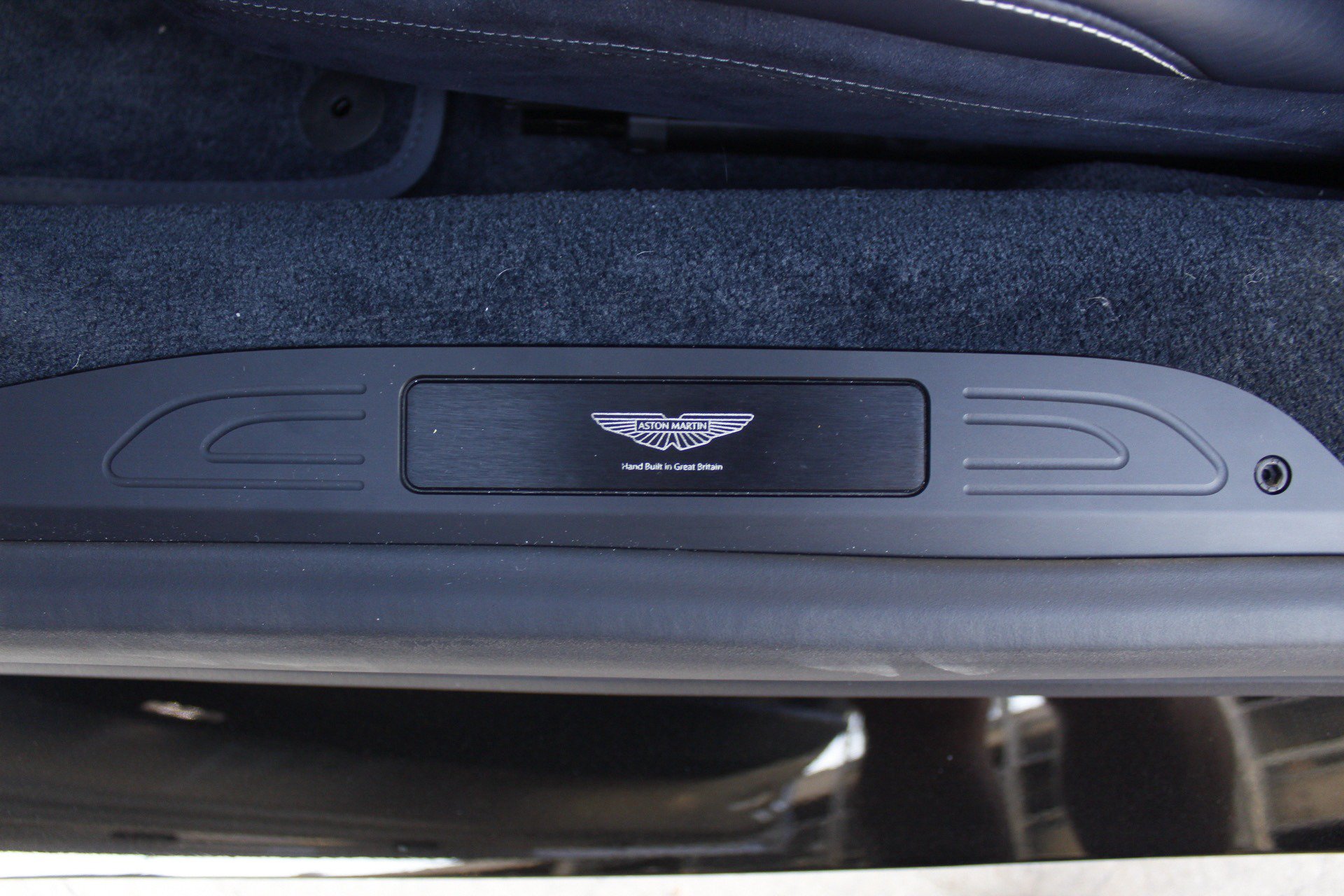 Used 2025 Aston Martin V8 Vantage Coupe RWD image 29