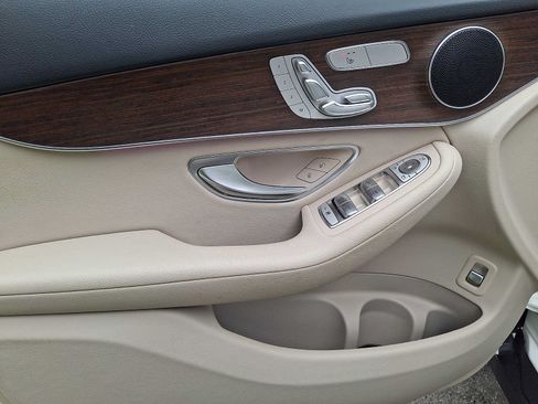 Certified 2022 Mercedes-Benz GLC 300 4MATIC image 9