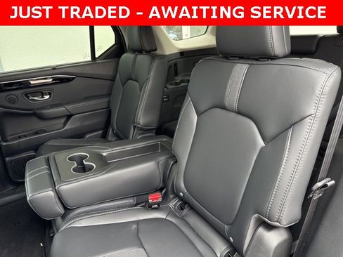 Used 2025 Honda Pilot Touring image 13