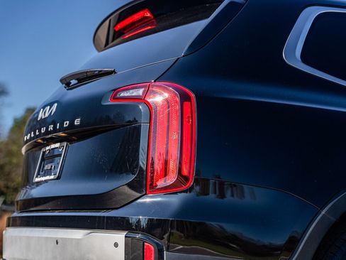 Used 2024 Kia Telluride LX image 14