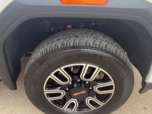 Used 2023 GMC Sierra 2500 AT4 w/ AT4 Premium Plus Package AWD/4WD image 16