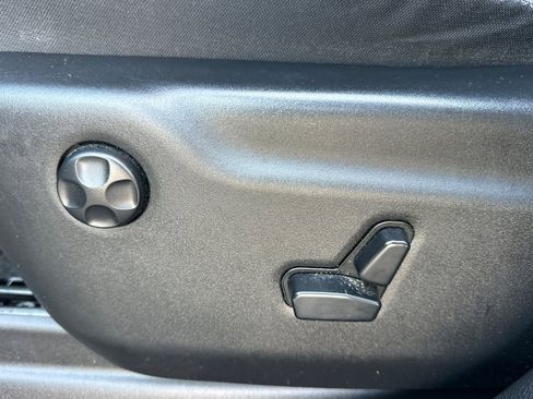 Used 2019 Jeep Grand Cherokee Laredo image 13