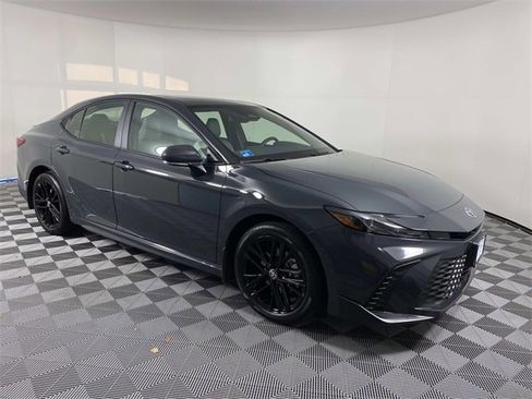 Used 2026 Toyota Camry SE image 1