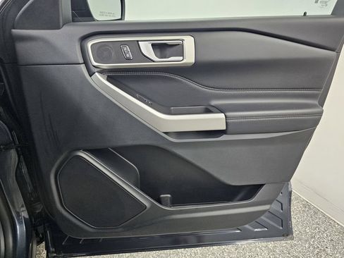 Used 2023 Ford Explorer XLT AWD/4WD image 22