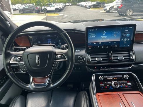 Certified 2023 Lincoln Navigator L Reserve AWD/4WD image 15