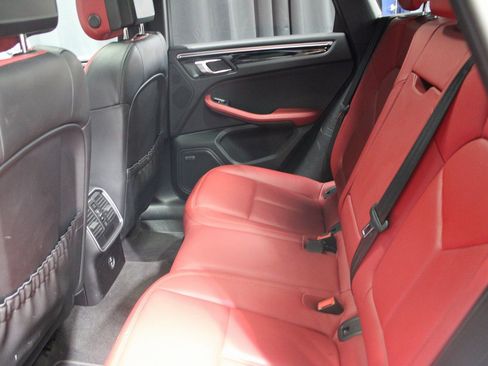 Used 2021 Porsche Macan image 34