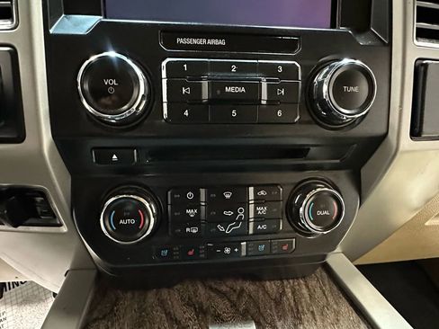 Used 2018 Ford F250 Lariat image 29