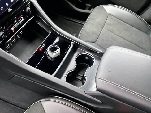 New 2025 Jeep Grand Cherokee Altitude image 17