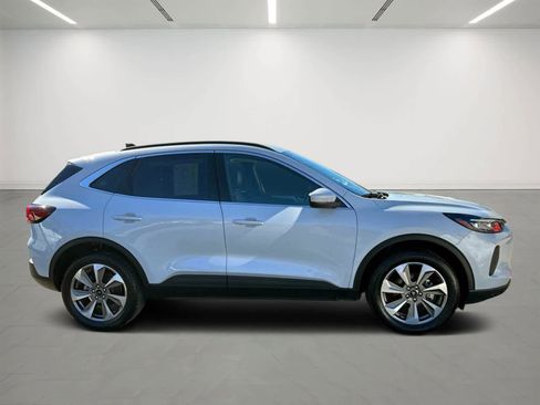 Used 2025 Ford Escape Platinum image 5